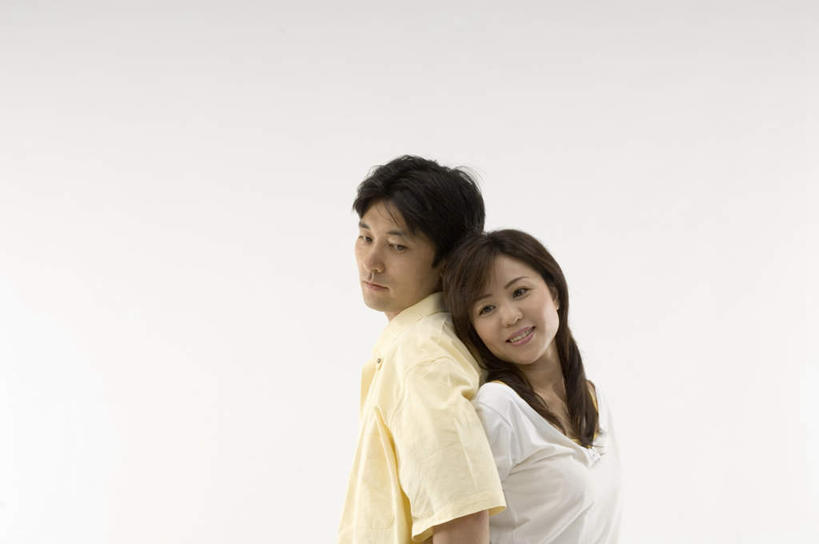 东方人,两个人,夫妻,站,笑,说,微笑,露齿笑,横图,室内,白天,白色背景,侧面,裙子,T恤衫,爱情,安全,亚洲,连衣裙,服装,浪漫,T恤,依靠,休闲装,黄种人,衣服,倚靠,站着,背靠背,休闲,温暖,温馨,休闲服,背对背,恋人,摄影,服饰,影棚,半身裙,吊带裙,和睦,交流,信任,男人,男性,年轻男性,年轻女性,女人,女性,亚洲人,情侣,沟通,讲话,交谈,说话,谈话,站立,半身,彩图,影棚拍摄,拍摄,伴侣,融洽