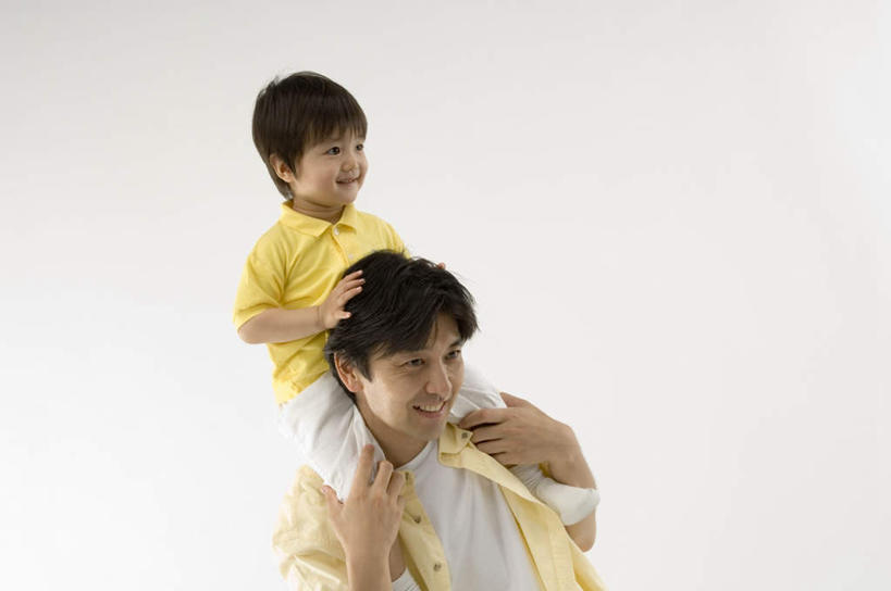 东方人,儿童,两个人,父亲,儿子,横图,室内,白天,白色背景,正面,纯洁,亚洲,服装,休闲装,黄种人,小孩,骑,衣服,扛,休闲,父子,休闲服,父爱,可爱,童年,童趣,摄影,服饰,影棚,童真,烂漫,无邪,扛在肩上,骑在肩上,天真,男孩,男人,男性,年轻男性,亚洲人,孩子,半身,彩图,影棚拍摄,拍摄,男生