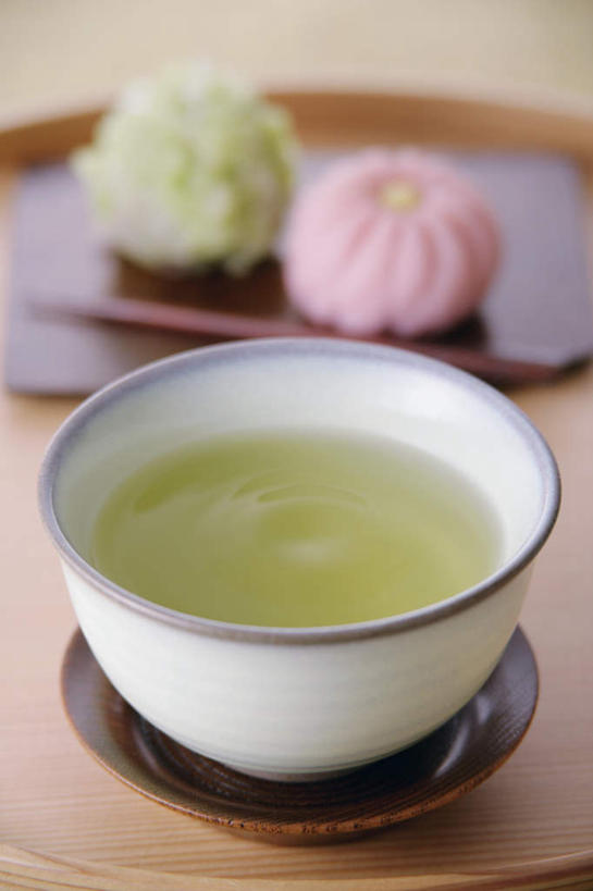 点心,无人,竖图,俯视,室内,特写,白天,下午茶,幸福,水,雾,茶,桌子,杯子,许多,沸腾,蒸汽,瓷器,碟子,液体,热气,水滴,茶道,茶叶,食品,甜点,甜品,陶瓷制品,水蒸气,文化,娱乐,饮食,水壶,桌布,食物,糕点,饮料,一个,绿色,白色,茶壶,甜食,享受,休闲,温馨,放松,乐趣,单个,茶艺,提神,舒适,瓷杯,醒脑,蒸发,茶杯,台面,彩图,高角度拍摄,传统文化