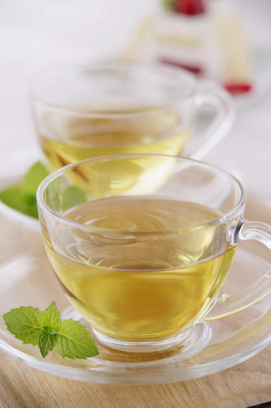 无人,竖图,俯视,室内,特写,白天,幸福,水,雾,茶,桌子,杯子,许多,透明,蒸汽,碟子,液体,水滴,茶道,茶叶,水蒸气,凉茶,文化,娱乐,饮食,玻璃制品,水壶,饮料,一个,绿色,水杯,享受,休闲,温馨,放松,乐趣,单个,茶艺,提神,舒适,醒脑,玻璃杯,台面,彩图,高角度拍摄,传统文化