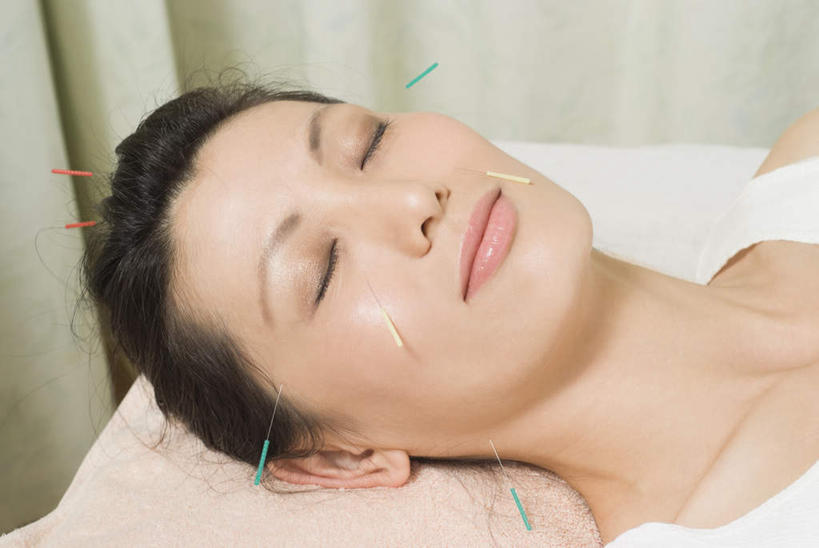 东方人,脸,头,脸颊,脖子,一个人,病人,医院,躺,闭眼,横图,俯视,室内,特写,白天,床,亚洲,仅一个年轻女性,仅一个女性,仅一个人,阴影,光线,医学,影子,床单,黄种人,文化,被子,病床,治疗,保健,经络,医疗,穴位,被单,中国文化,针灸,调和,中医,医治,医疗机构,疏通,灸法,针法,中医学,年轻女性,女人,女性,亚洲人,头部,脖,颈,颈部,脸部,脸蛋,面部,患者,就医者,闭眼睛,闭着眼,闭着眼睛,躺着,半身,彩图,高角度拍摄,病院,诊所,传统文化