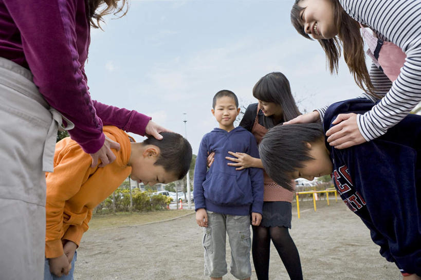 东方人,儿童,家庭,母亲,儿子,站,横图,室外,白天,仰视,纯洁,植物,日本,亚洲,云,云朵,千叶县,许多人,云彩,注视,黄种人,树,树木,绿色,白云,自然,低头,观察,看,站着,一群人,温暖,温馨,母子,一家人,可爱,母爱,童年,童趣,生长,成长,观看,鞠躬,和睦,察看,关注,童真,东亚,烂漫,无邪,本州,关东地方,本州岛,日本国,道歉,致歉,千叶,报歉,赔罪,天真,男孩,男人,男性,年轻男性,年轻女性,女人,女性,亚洲人,孩子,站立,半身,彩图,低角度拍摄,融洽