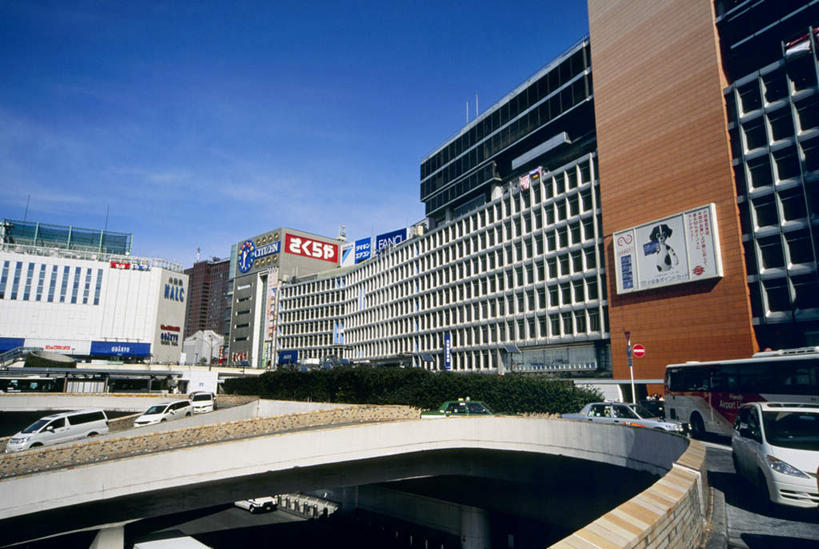 无人,高楼大厦,停车场,横图,室外,白天,仰视,度假,美景,植物,城市风光,城市,大厦,建筑,摩天大楼,汽车,东京,日本,亚洲,景观,云,云朵,新宿,云彩,娱乐,车,树,树木,蓝色,绿色,白云,蓝天,天空,自然,交通工具,轿车,天,享受,休闲,景色,放松,生长,成长,东亚,本州,关东地方,本州岛,日本国,东京都,新宿区,县厅,东京市,彩图,低角度拍摄,泊车场,大楼,高层建筑,高楼,摩天楼