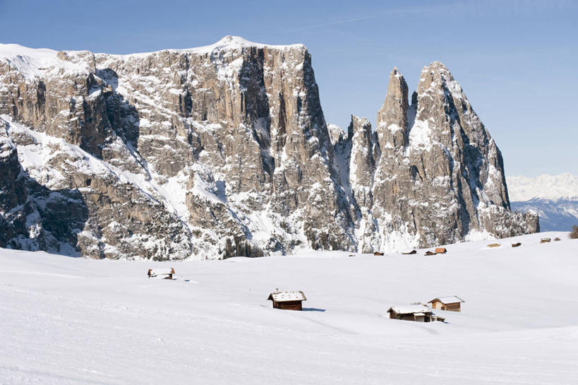 无人,家,木屋,横图,室外,白天,正面,旅游,度假,石头,美景,山,雪,雪山,大雪,意大利,欧洲,阴影,光线,石子,影子,冰,积雪,景观,山峰,雪景,冬季,冬天,山峦,娱乐,住宅,蓝色,蓝天,天空,阳光,自然,天,享受,休闲,景色,放松,寒冷,晴朗,冰冷,南欧,自然风光,万里无云,意大利共和国,严寒,冰凉,酷寒,凛冽,凛凛,极冷,南蒂罗尔,石块,岩石,晴空,晴空万里,彩图,茅舍,茅屋,棚屋,小木屋,小屋