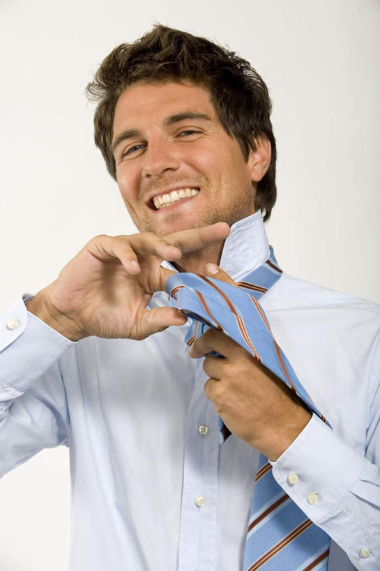 西方人,一个人,商务人士,商务男性,站,竖图,室内,白天,白色背景,正面,衬衫,欧洲,欧洲人,仅一个男性,仅一个人,戴,套装,服装,领带,注视,仅一个年轻男性,衣服,观察,看,站着,摄影,服饰,影棚,观看,察看,象征,衣着,庄重,穿着,关注,商务装,身份,工薪阶层,正式,地位,衣饰,男人,男性,年轻男性,白种人,白领,上班族,站立,半身,彩图,影棚拍摄,衬衣,拍摄