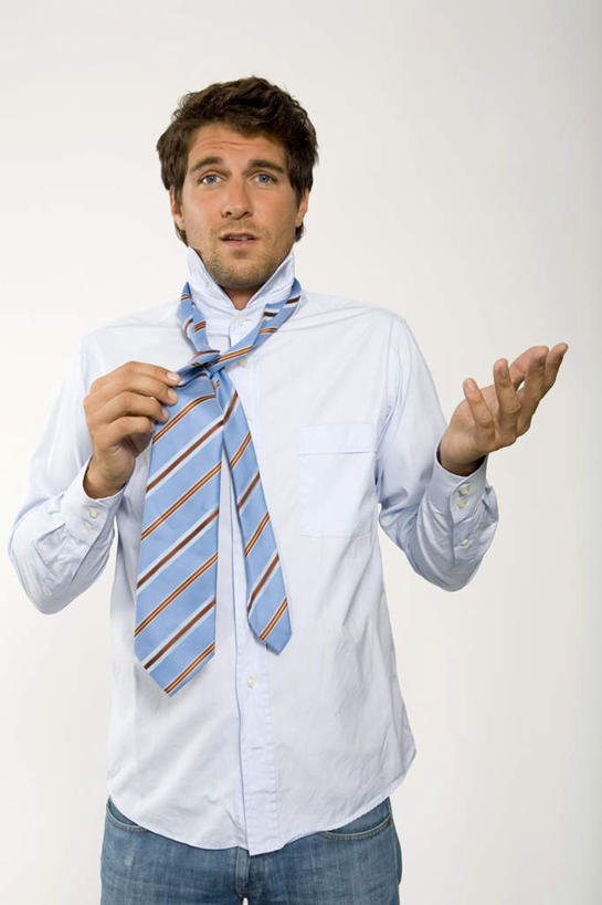 西方人,一个人,商务人士,商务男性,站,竖图,室内,白天,白色背景,正面,衬衫,欧洲,欧洲人,仅一个男性,仅一个人,戴,套装,服装,领带,注视,仅一个年轻男性,衣服,观察,看,站着,摄影,服饰,影棚,观看,察看,象征,衣着,庄重,穿着,关注,商务装,身份,工薪阶层,正式,地位,衣饰,男人,男性,年轻男性,白种人,白领,上班族,站立,半身,彩图,影棚拍摄,衬衣,拍摄