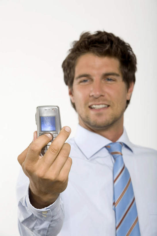 西方人,脸,头,脸颊,手,一个人,商务人士,商务男性,站,打电话,竖图,室内,特写,白天,白色背景,正面,衬衫,西装,电话,手机,欧洲,欧洲人,仅一个男性,仅一个人,握,套装,服装,正装,领带,拿,拿着,注视,职业装,通讯设备,肩膀,仅一个年轻男性,衣服,观察,看,站着,手部,握着,摄影,服饰,影棚,观看,单手,察看,象征,衣着,庄重,穿着,关注,商务装,身份,工薪阶层,正式,地位,衣饰,交流,男人,男性,年轻男性,白种人,头部,脸部,脸蛋,面部,白领,上班族,沟通,通话,站立,半身,彩图,影棚拍摄,衬衣,拍摄