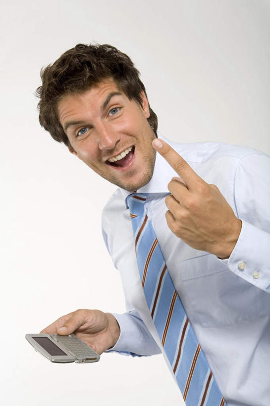 西方人,一个人,商务人士,商务男性,站,打电话,竖图,室内,白天,白色背景,正面,衬衫,西装,电话,手机,欧洲,欧洲人,仅一个男性,仅一个人,握,套装,服装,正装,领带,拿,拿着,注视,职业装,通讯设备,仅一个年轻男性,衣服,观察,看,站着,握着,摄影,服饰,影棚,观看,察看,象征,衣着,庄重,穿着,关注,商务装,身份,工薪阶层,正式,地位,衣饰,交流,男人,男性,年轻男性,白种人,白领,上班族,沟通,通话,站立,半身,彩图,影棚拍摄,衬衣,拍摄