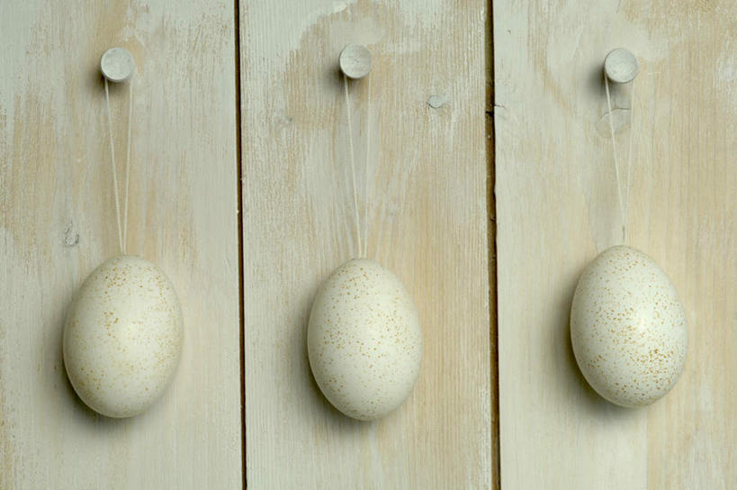 无人,横图,室内,特写,白天,正面,复活节,一排,节日,庆祝,整齐,木制,钉子,墙,蛋,文化,墙壁,墙面,排列,三个,白色,木制品,庆典,纪念,五金,紧固,队列,彩蛋,复活节彩蛋,牢固,彩图,稳固