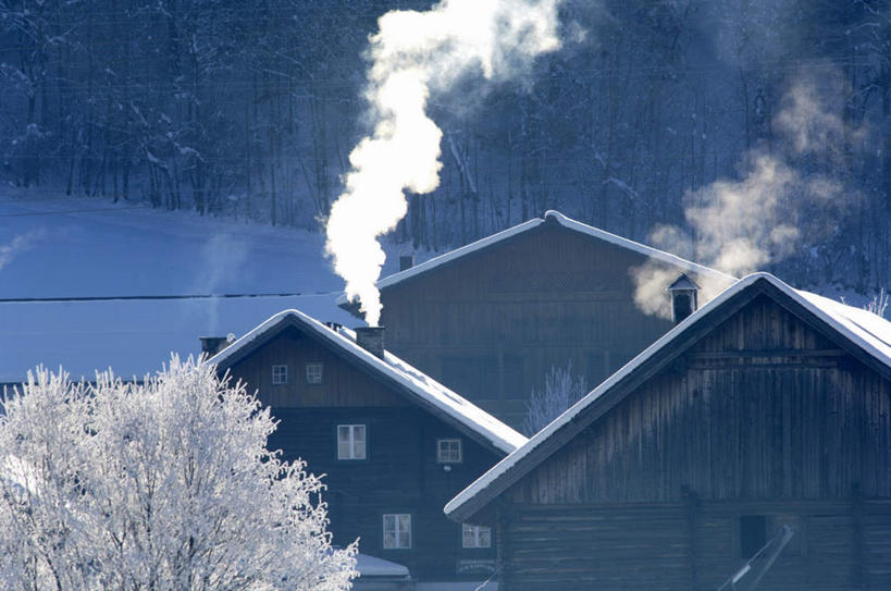 无人,家,横图,室外,白天,正面,旅游,度假,烟囱,美景,森林,山,树林,雪,雪山,植物,大雪,奥地利,欧洲,阴影,光线,影子,房屋,屋子,冰,积雪,景观,山峰,雪景,烟雾,冬季,冬天,山峦,娱乐,楼房,住宅,树,树木,绿色,阳光,自然,享受,休闲,景色,放松,寒冷,生长,成长,冰冷,自然风光,中欧,首府,萨尔斯堡,严寒,奥地利共和国,冰凉,酷寒,凛冽,凛凛,极冷,萨尔茨堡,萨尔茨堡州,彩图,房子