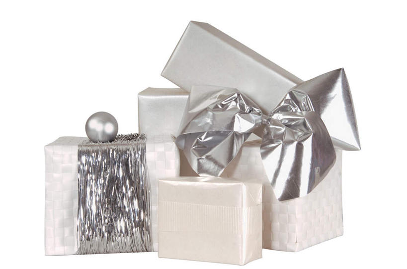 无人,横图,室内,特写,白天,白色背景,正面,静物,礼盒,礼物,圣诞节,一堆,堆叠,堆积,节日,庆祝,纸盒,银色,文化,盒子,包装盒,礼品盒,庆典,摄影,礼品,影棚,纪念,堆,彩图,影棚拍摄,拍摄