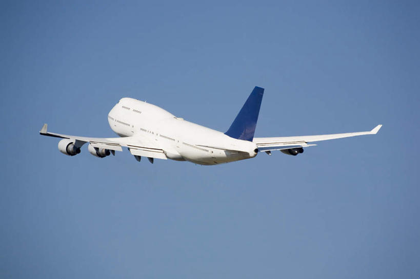 无人,横图,室外,特写,白天,仰视,飞机,飞翔,阴影,飞行,光线,影子,交通,翱翔,航空,飞,蓝色,蓝天,天空,阳光,交通工具,天,运输,一架,晴朗,客机,载具,万里无云,晴空,晴空万里,彩图,低角度拍摄