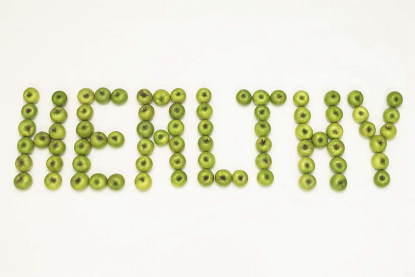 无人,横图,俯视,室内,特写,白天,白色背景,苹果,水果,一排,新鲜,英文,标志,文字,字符,字母,生食,食品,果实,标识,食物,排列,青苹果,健康,摄影,有机食品,绿色食品,影棚,英文字母,队列,彩图,高角度拍摄,影棚拍摄,拍摄