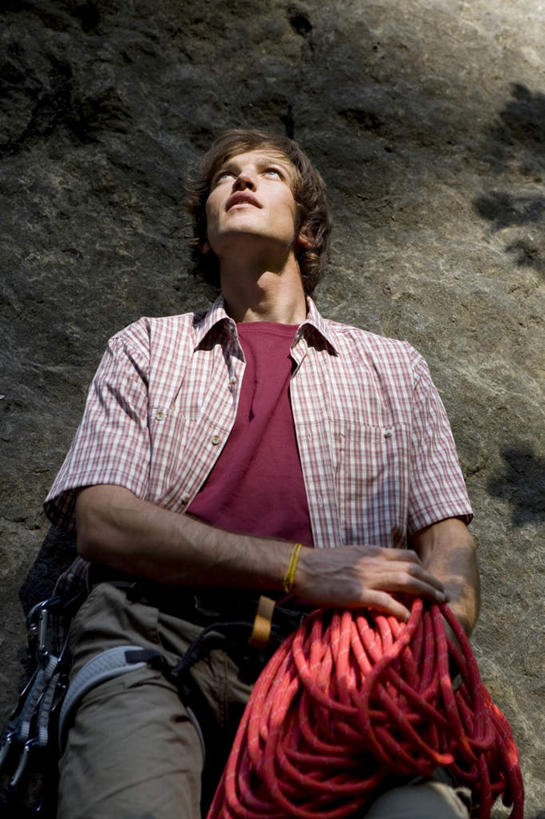 西方人,一个人,站,攀登,竖图,室外,白天,正面,锻炼,旅游,度假,探险,安全,运动,攀岩,石头,山,山脉,欧洲,欧洲人,仅一个男性,仅一个人,握,阴影,服装,光线,石子,影子,山峰,带子,防护,山峦,拿,拿着,注视,休闲装,娱乐,极限运动,仅一个年轻男性,衣服,阳光,安全带,绳子,群山,观察,看,站着,享受,休闲,休闲服,爬,放松,握着,服饰,观看,保护,绳索,察看,关注,室外运动,保险,户外运动,安全绳,保全,周全,安稳,安定,冒险,平安,体育,男人,男性,年轻男性,白种人,石块,岩石,登山,攀爬,站立,半身,彩图,健身