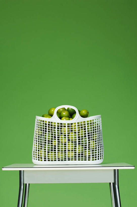 无人,交叉,竖图,室内,白天,正面,餐桌,桌子,竹子,苹果,水果,一堆,许多,绿色背景,堆叠,堆积,竹制,新鲜,编织,篮子,生食,食品,果实,食物,竹篮,青苹果,摄影,有机食品,绿色食品,影棚,餐台,竹条,堆,交织,竹制品,穿插,彩图,影棚拍摄,拍摄