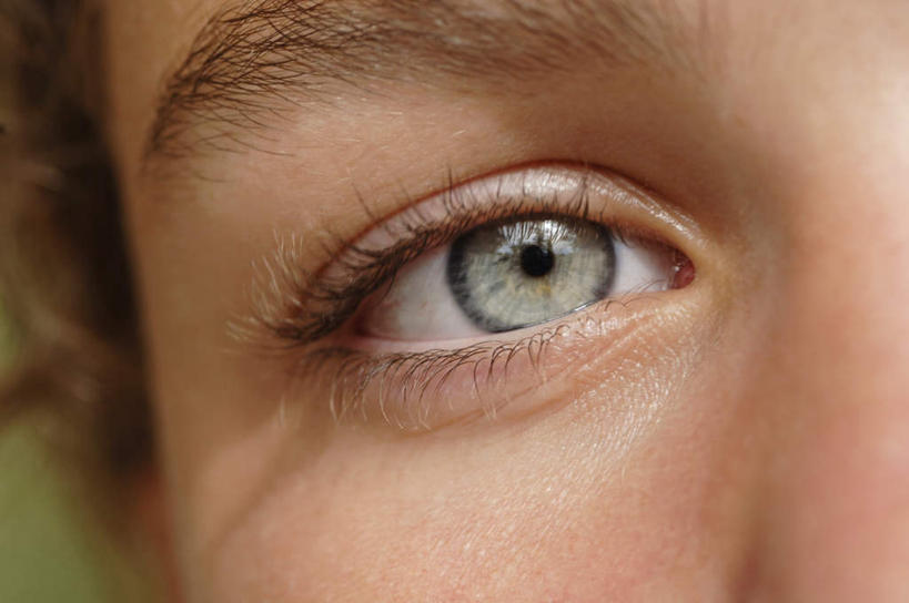 西方人,眼睛,眉毛,睫毛,一个人,横图,室外,特写,白天,正面,欧洲,欧洲人,瞳孔,仅一个年轻女性,仅一个女性,仅一个人,朦胧,模糊,注视,观察,看,眼部,观看,察看,关注,年轻女性,女人,女性,白种人,睫,眉,眼,眼睫毛,眼眉,半身,彩图,眼眉毛