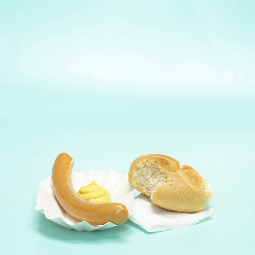 点心,面包,芥末,无人,横图,俯视,室内,特写,白天,烹饪,西餐,餐桌,桌子,餐具,绿色背景,阴影,反射,碟子,盘,影子,肉,香肠,料理,食品,面点,腊肠,热狗,猪肉,菜肴,美食,肉类,食物,糕点,盘子,碟,纸巾,快餐,西式,摄影,佳肴,影棚,餐台,肉食,西式快餐,垃圾食品,小圆面包,山葵,豚肉,泽山葵,溪山葵,芥子末,山嵛菜,芥辣粉,哇沙比,辣根,彩图,高角度拍摄,影棚拍摄,拍摄