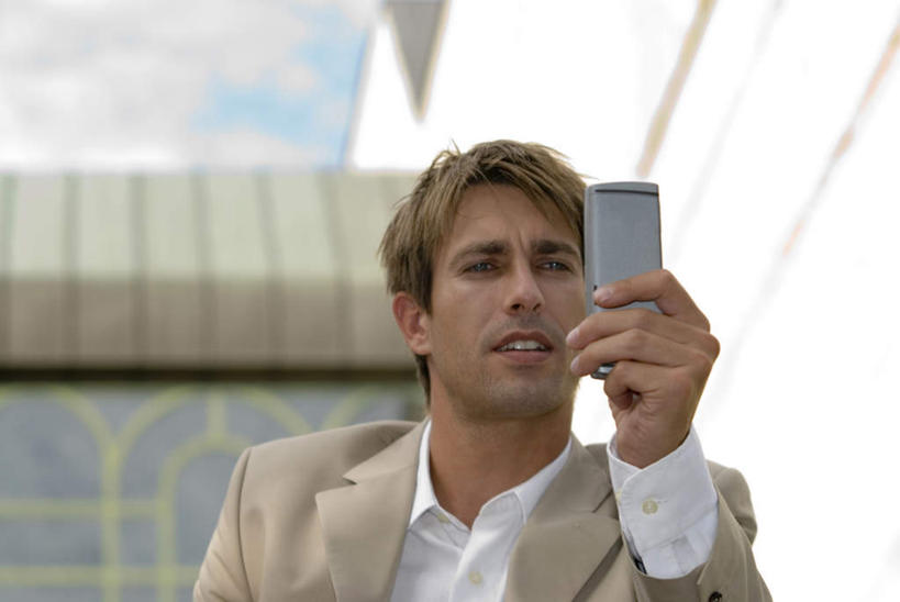 西方人,一个人,商务人士,商务男性,站,打电话,横图,室外,白天,仰视,衬衫,电话,手机,欧洲,欧洲人,仅一个男性,仅一个人,仅一个中年男性,阴影,套装,光线,影子,云,云朵,拿,云彩,拿着,注视,通讯设备,白云,阳光,观察,看,站着,观看,察看,关注,商务装,工薪阶层,交流,男人,男性,中年男性,白种人,白领,上班族,沟通,通话,站立,半身,彩图,低角度拍摄,衬衣