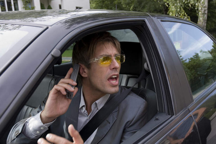 西方人,一个人,商务人士,商务男性,坐,打电话,横图,俯视,室外,白天,衬衫,安全,汽车,电话,手机,欧洲,欧洲人,仅一个男性,仅一个人,仅一个中年男性,戴,套装,墨镜,眼镜,带子,防护,拿,拿着,注视,通讯设备,车,安全带,绳子,太阳镜,太阳眼镜,交通工具,轿车,观察,看,张嘴,遮阳镜,观看,保护,绳索,察看,关注,保险,商务装,张大嘴巴,工薪阶层,安全绳,保全,周全,安稳,安定,交流,平安,男人,男性,中年男性,白种人,白领,上班族,张开嘴,沟通,通话,坐着,半身,彩图,高角度拍摄,衬衣