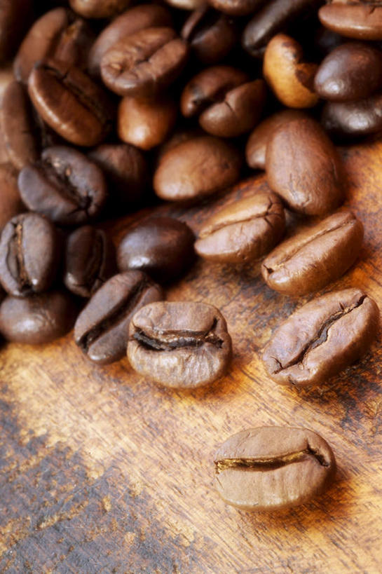 咖啡,无人,竖图,俯视,室内,特写,白天,植物,桌面,桌子,豆,一堆,许多,阴影,堆叠,堆积,反射,木制,影子,豆类,豆子,木制品,咖啡豆,摄影,影棚,堆,豆科,咖啡因,彩图,高角度拍摄,影棚拍摄,拍摄