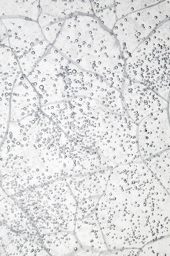 无人,竖图,室内,特写,白天,白色背景,正面,水,透明,液体,气泡,水滴,水泡,水珠,水纹,泡泡,摄影,影棚,彩图,影棚拍摄,拍摄
