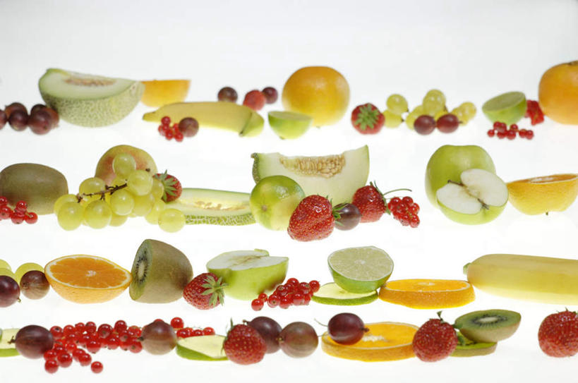 无人,横图,俯视,室内,特写,白天,白色背景,桌面,桌子,苹果,草莓,芒果,猕猴桃,柠檬,葡萄,香蕉,水果,一排,切开,新鲜,整齐,哈密瓜,生食,食品,果实,食物,排列,切,摄影,有机食品,绿色食品,影棚,队列,剖面,切面,益母果,洋莓,望果,水果皇后,山葫芦,奇异果,蒲桃,柠果,蜜望,猕猴梨,檬果,闷果,漭果,杧果,红莓,甘蕉,地莓,草龙珠,庵波罗果,彩图,高角度拍摄,影棚拍摄,拍摄