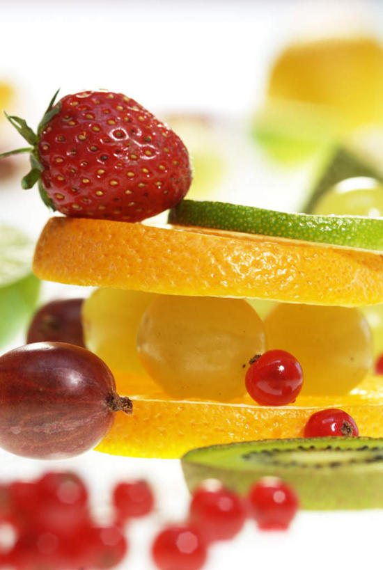 无人,竖图,俯视,室内,特写,白天,白色背景,桌面,桌子,苹果,草莓,芒果,猕猴桃,柠檬,葡萄,香蕉,水果,一排,切开,新鲜,整齐,哈密瓜,生食,食品,果实,食物,排列,切,摄影,有机食品,绿色食品,影棚,队列,剖面,切面,益母果,洋莓,望果,水果皇后,山葫芦,奇异果,蒲桃,柠果,蜜望,猕猴梨,檬果,闷果,漭果,杧果,红莓,甘蕉,地莓,草龙珠,庵波罗果,彩图,高角度拍摄,影棚拍摄,拍摄