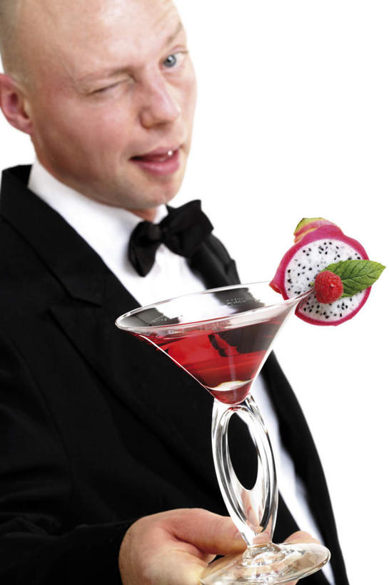 西方人,一个人,服务员,站,竖图,室内,白天,白色背景,正面,工作服,制服,杯子,欧洲,欧洲人,仅一个男性,仅一个人,高脚杯,领结,食品,红酒杯,拿,拿着,注视,玻璃制品,食物,仅一个年轻男性,酒杯,观察,看,站着,摄影,影棚,观看,察看,葡萄酒杯,关注,工作制服,男人,男性,年轻男性,白种人,服务生,侍者,玻璃杯,站立,半身,彩图,影棚拍摄,工作套服,拍摄