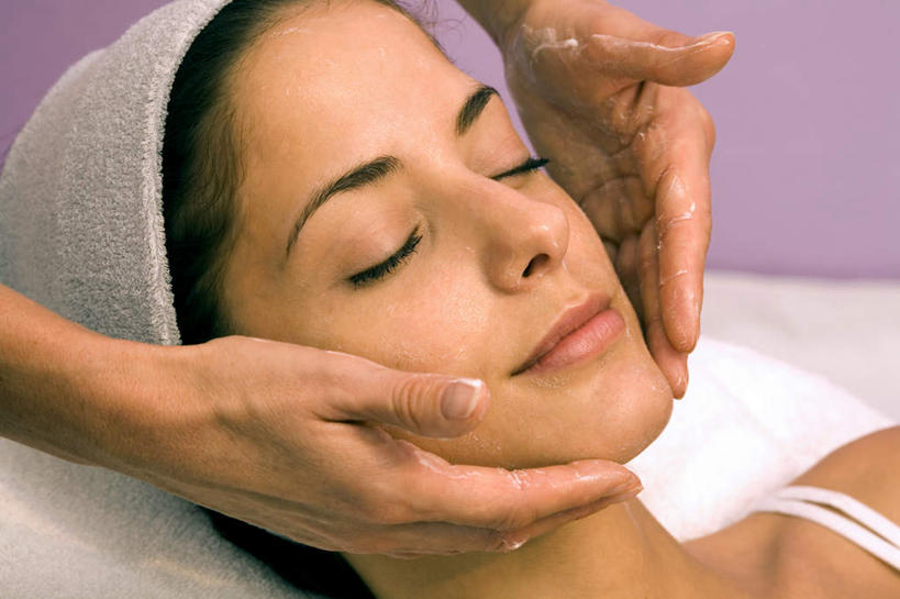 西方人,脸,头,脸颊,手,两个人,按摩师,站,躺,闭眼,横图,俯视,室内,特写,白天,按摩,床,欧洲,欧洲人,双手,阴影,紫色背景,反射,纺织物,影子,床单,被子,肩膀,毛巾,清洁,站着,享受,健康,手部,保健,摄影,单人床,影棚,保暖,被单,透气,指压,防水,储水,耐磨,吸水,卧着,年轻女性,女人,女性,白种人,头部,脸部,脸蛋,面部,技师,闭眼睛,闭着眼,闭着眼睛,躺着,卧,站立,半身,彩图,高角度拍摄,影棚拍摄,推拿,拍摄