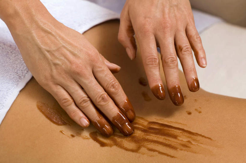 西方人,手,两个人,按摩师,躺,摸,横图,俯视,室内,特写,白天,按摩,床,欧洲,欧洲人,双手,抚摸,纺织物,床单,被子,精油,毛巾,趴着,清洁,手部,单人床,保暖,被单,透气,指压,防水,储水,耐磨,吸水,芳香植物,芳香油,挥发油,香精油,卧着,年轻女性,女人,女性,白种人,技师,触摸,接触,趴,躺着,卧,半身,彩图,高角度拍摄,推拿