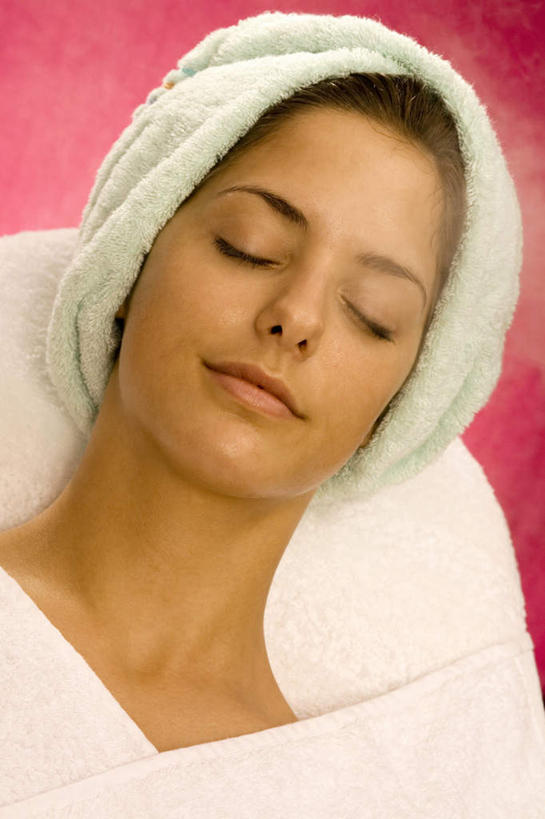 西方人,脸,头,脸颊,一个人,躺,闭眼,竖图,室内,特写,白天,侧面,浴袍,雾,床,欧洲,欧洲人,仅一个年轻女性,仅一个女性,仅一个人,阴影,沸腾,红色背景,朦胧,模糊,反射,蒸汽,纺织物,影子,双人床,床单,水蒸气,雾气,被子,肩膀,绿色,毛巾,清洁,摄影,影棚,保暖,气体,被单,透气,防水,蒸发,储水,耐磨,吸水,卧着,年轻女性,女人,女性,白种人,头部,脸部,脸蛋,面部,闭眼睛,闭着眼,闭着眼睛,躺着,卧,半身,彩图,影棚拍摄,汤帷子,浴衣,拍摄