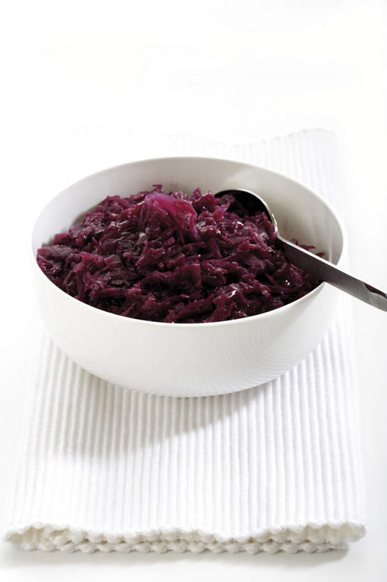 无人,竖图,俯视,室内,特写,白天,白色背景,蔬菜,椰菜,卷心菜,阴影,新鲜,反射,影子,勺子,陶瓷,食品,陶瓷制品,食物,一个,容器,调羹,汤匙,碗,纸巾,甘蓝,摄影,有机食品,绿色食品,影棚,单个,储藏,储存,结球甘蓝,甘兰,包心菜,彩图,高角度拍摄,影棚拍摄,拍摄,贮存