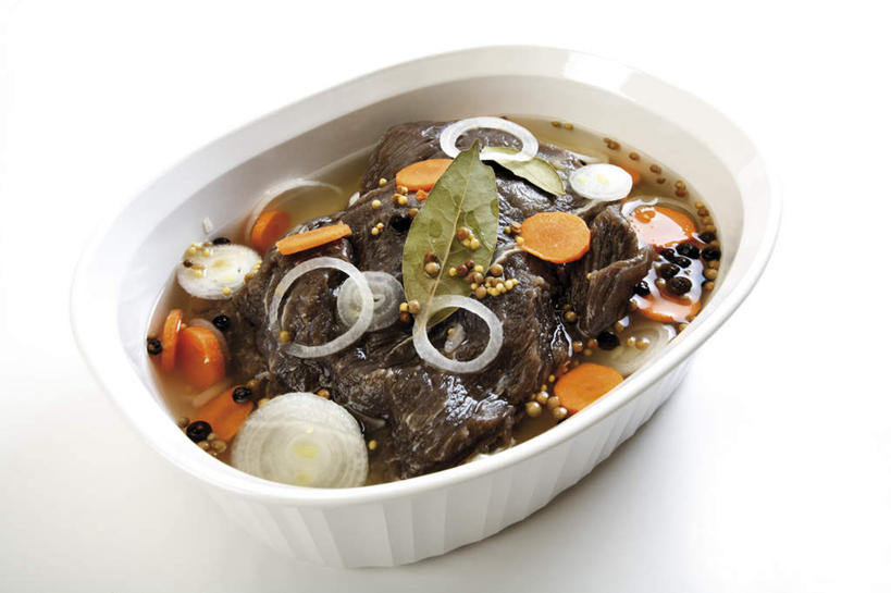 无人,横图,俯视,室内,特写,白天,白色背景,烹饪,西餐,萝卜,胡萝卜,蔬菜,洋葱,阴影,新鲜,反射,影子,塑料,肉,牛肉,料理,食品,菜肴,美食,肉类,食物,一个,容器,塑料制品,碗,西式,摄影,佳肴,有机食品,绿色食品,影棚,单个,储藏,储存,玉葱,肉食,圆葱,洋葱头,球葱,红萝卜,甘荀,葱头,彩图,高角度拍摄,影棚拍摄,拍摄,贮存