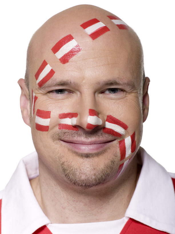 一个人,站,笑,微笑,竖图,室内,白天,白色背景,正面,运动服,旗帜,国旗,奥地利,欧洲,仅一个男性,仅一个人,仅一个中年男性,服装,艺术,彩绘,注视,文化,衣服,观察,看,站着,摄影,服饰,影棚,观看,察看,衣着,穿着,关注,人体彩绘,中欧,美观,奥地利共和国,衣饰,纹身彩绘,男人,男性,中年男性,旗,站立,半身,彩图,影棚拍摄,拍摄,运动装