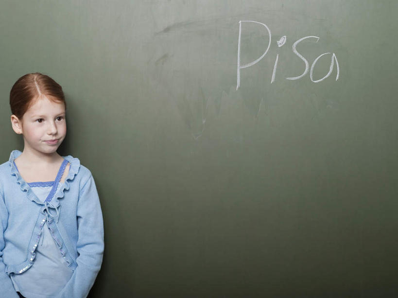 西方人,儿童,一个人,学生,学校,站,横图,室内,白天,正面,纯洁,欧洲,欧洲人,仅一个女性,仅一个人,服装,英文,笔,标志,工具,文字,字符,字母,注视,休闲装,标识,校园,小孩,衣服,粉笔,学习用品,黑板,观察,看,站着,仅一个小孩,休闲,教室,休闲服,可爱,童年,童趣,教学,服饰,观看,英文字母,文具用品,察看,关注,童真,烂漫,无邪,耐磨,白垩,教学黑板,天真,女孩,女人,女性,白种人,孩子,站立,半身,彩图,女生