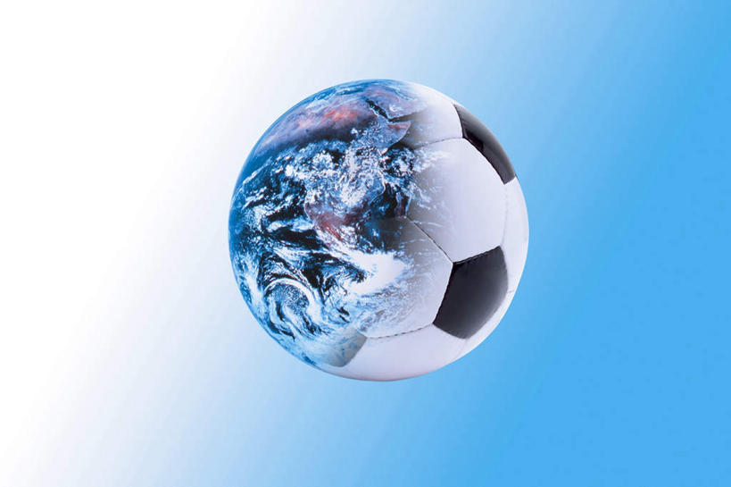 无人,横图,室内,白天,正面,数码,仪器,科技,足球,海洋,地图,阴影,蓝色背景,网格,网络,地球仪,线条,世界地图,地球,陆地,足球装备,高光,几何,计算机图形,合成,全球,运动器械,球,经纬线,模型,球体,健身器械,地理,国家,电脑合成图,数码合成图,大陆,世界,合成图,纬线,健身器材,版图,经线,经纬仪,地理学,写实,具体,具象,蹴鞠,足球运动,彩图,大洋,大洲,运动器材