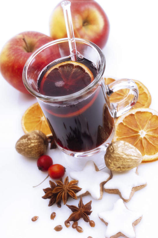 红酒,葡萄酒,无人,竖图,俯视,室内,特写,白天,白色背景,桌面,桌子,柑橘,杯子,水果,阴影,新鲜,反射,木制,影子,塑料,生食,食品,果实,酒类,玻璃制品,酒,食物,饮料,一个,木制品,水杯,塑料制品,吸管,红葡萄酒,摄影,有机食品,绿色食品,影棚,单个,空心,饮管,玻璃杯,橘子,桔子,橙子,橙,彩图,高角度拍摄,影棚拍摄,拍摄,圆柱状