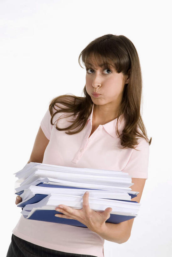 西方人,嘴,一个人,商务人士,商务女性,站,竖图,室内,白天,白色背景,正面,欧洲,欧洲人,仅一个年轻女性,仅一个女性,仅一个人,握,套装,材料,档案,文件,纸,拿,拿着,注视,手稿,资料,嘟嘴,观察,看,站着,撅嘴,握着,摄影,影棚,观看,证明,察看,关注,文档,商务装,文件架,工薪阶层,资料架,文件框,文件座,资料档,资料座,年轻女性,女人,女性,白种人,嘴巴,嘴唇,白领,上班族,站立,半身,彩图,影棚拍摄,拍摄