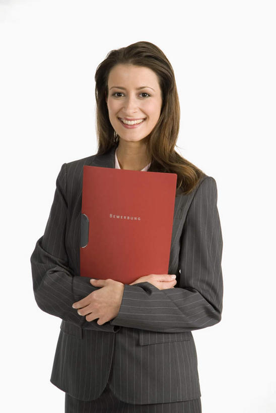 西方人,一个人,商务人士,商务女性,站,笑,微笑,露齿笑,竖图,室内,白天,白色背景,正面,欧洲,欧洲人,仅一个年轻女性,仅一个女性,仅一个人,握,套装,材料,档案,文件,纸,拿,拿着,注视,手稿,资料,观察,看,站着,握着,摄影,影棚,观看,证明,察看,关注,文档,商务装,工薪阶层,年轻女性,女人,女性,白种人,白领,上班族,站立,半身,彩图,影棚拍摄,拍摄