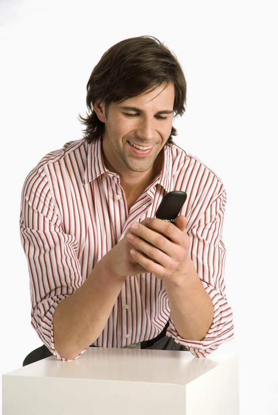 西方人,一个人,商务人士,商务男性,走,笑,打电话,微笑,露齿笑,竖图,室内,白天,白色背景,正面,衬衫,桌面,桌子,电话,手机,欧洲,欧洲人,仅一个男性,仅一个人,仅一个中年男性,握,套装,木制,拿,拿着,注视,通讯设备,木制品,观察,看,握着,摄影,影棚,观看,察看,关注,商务装,工薪阶层,交流,男人,男性,中年男性,白种人,白领,上班族,步行,沟通,散步,通话,走路,半身,彩图,影棚拍摄,衬衣,拍摄