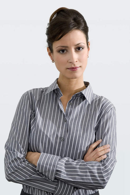 西方人,脸,头,脸颊,脖子,一个人,商务人士,商务女性,站,双手交叉,竖图,室内,特写,白天,白色背景,正面,欧洲,欧洲人,仅一个年轻女性,仅一个女性,仅一个人,套装,注视,肩膀,观察,看,站着,摄影,影棚,观看,察看,双手抱胸,关注,商务装,工薪阶层,年轻女性,女人,女性,白种人,头部,脖,颈,颈部,脸部,脸蛋,面部,白领,上班族,站立,半身,彩图,影棚拍摄,拍摄