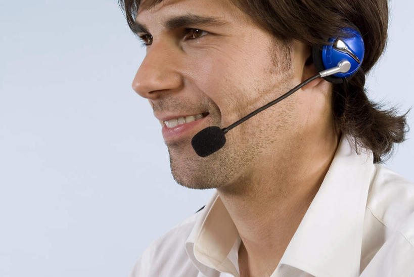 西方人,脸,头,脸颊,一个人,商务人士,商务男性,说,横图,室内,特写,白天,侧面,衬衫,讨论,通讯,客服,欧洲,欧洲人,仅一个男性,仅一个人,套装,信息,话务员,注视,仅一个年轻男性,耳机,耳麦,话筒,观察,看,服务,通信,摄影,影棚,观看,协调,察看,麦克风,头戴式耳麦,关注,销售,商务装,工薪阶层,客服人员,电话销售,接待员,交流,男人,男性,年轻男性,白种人,头部,脸部,脸蛋,面部,白领,接线员,上班族,沟通,讲话,交谈,商讨,说话,谈话,半身,彩图,影棚拍摄,衬衣,拍摄,头戴式耳机