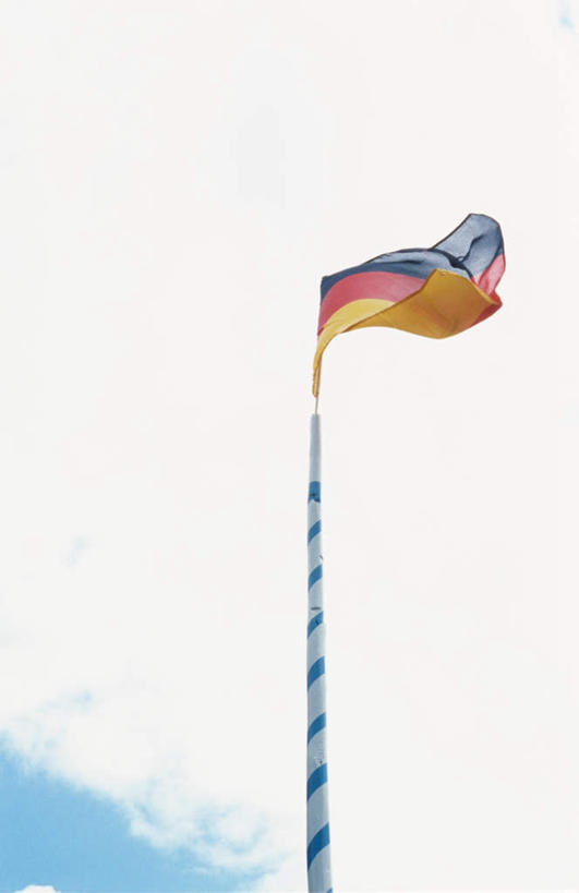 无人,竖图,室外,白天,仰视,旅游,度假,石头,美景,山,雪,雪山,大雪,旗帜,漂浮,飘扬,石子,冰,积雪,景观,山顶,山峰,雪景,冬季,冬天,山峦,飘落,娱乐,旗子,自然,享受,休闲,景色,放松,寒冷,下沉,冰冷,自然风光,降落,沉积岩,严寒,冰凉,酷寒,凛冽,凛凛,极冷,旌旗,旗号,飘零,颠峰,极峰,水成岩,石块,岩石,彩图,低角度拍摄