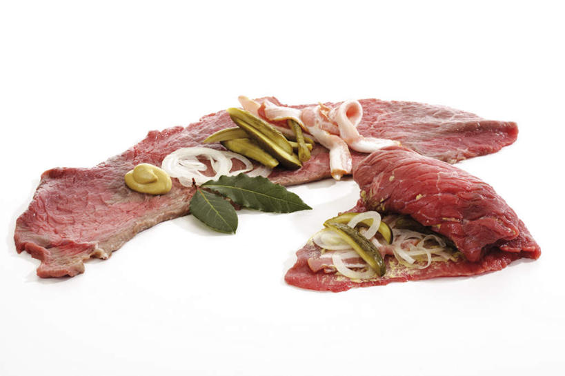 无人,横图,俯视,室内,特写,白天,白色背景,桌面,桌子,黄瓜,蔬菜,洋葱,叶子,阴影,新鲜,反射,木制,影子,肉,食品,绿叶,猪肉,肉类,食物,木制品,嫩叶,摄影,有机食品,绿色食品,影棚,草本,玉葱,肉食,月桂叶,香叶,豚肉,天竺桂,香桂叶,桂叶,月桂,叶,叶片,圆葱,洋葱头,球葱,青瓜,胡瓜,葱头,彩图,高角度拍摄,影棚拍摄,拍摄