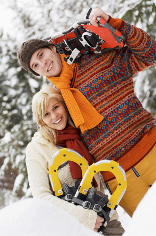 西方人,两个人,抱,笑,微笑,露齿笑,竖图,室外,白天,正面,爱情,旅游,度假,美景,森林,树林,雪,植物,大雪,欧洲,欧洲人,服装,装饰,积雪,景观,雪景,冬季,冬天,浪漫,注视,休闲装,娱乐,运动器械,树,树木,衣服,绿色,自然,围巾,观察,看,享受,休闲,温暖,温馨,休闲服,健身器械,景色,恩爱,放松,寒冷,恋人,服饰,生长,成长,围脖,抱着,观看,保暖,华丽,滑雪板,点缀,和睦,察看,搂着,御寒,关注,自然风光,健身器材,滑雪装备,衬托,美观,雅致,雅观,严寒,男人,男性,年轻男性,年轻女性,女人,女性,白种人,情侣,怀抱,搂,搂抱,相抱,拥抱,半身,彩图,伴侣,融洽,运动器材