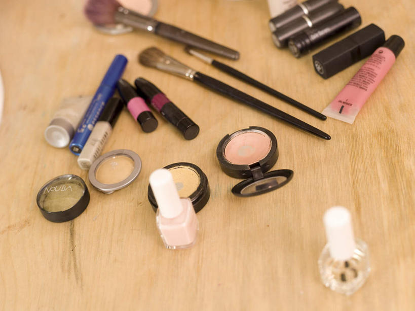 无人,横图,俯视,室内,特写,白天,化妆,美容,桌面,桌子,一排,护肤,整齐,装饰,美白,木制,指甲油,排列,化妆品,化妆刷,木制品,刷子,清洁,保养,享受,休闲,放松,去角质,保健,保湿,华丽,修饰,点缀,滋润,美容工具,护肤品,化妆用品,队列,去死皮,舒缓,养颜,彩妆刷,化妆工具,蜜粉刷,去污,控油,紧肤,嫩肤,祛痘,去痘,祛角质,抗衰,再生,增白,补水,祛斑,抗皱,防皱,除皱,去皱,衬托,美观,雅致,雅观,彩图,高角度拍摄