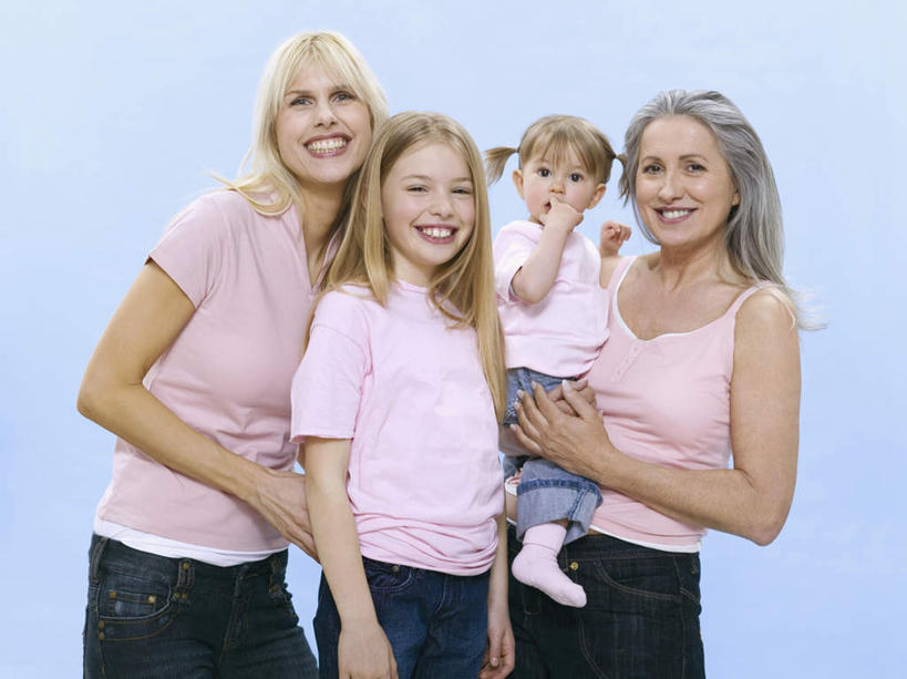 西方人,儿童,老年人,四个人,母亲,女儿,祖母,三代同堂,站,抱,笑,微笑,露齿笑,竖图,室内,白天,正面,纯洁,欧洲,欧洲人,蓝色背景,服装,注视,休闲装,祖孙三代,小孩,衣服,观察,看,站着,休闲,温暖,温馨,母女,休闲服,可爱,母爱,童年,童趣,摄影,服饰,影棚,奶奶,抱着,观看,祖孙,和睦,察看,搂着,关注,童真,烂漫,无邪,外婆,外孙女,外祖母,天真,老年女性,年轻女性,女孩,女人,女性,白种人,孩子,年轻人,全家福,孙女,怀抱,搂,搂抱,相抱,拥抱,站立,半身,彩图,影棚拍摄,拍摄,融洽,女生,多代同堂,妈妈