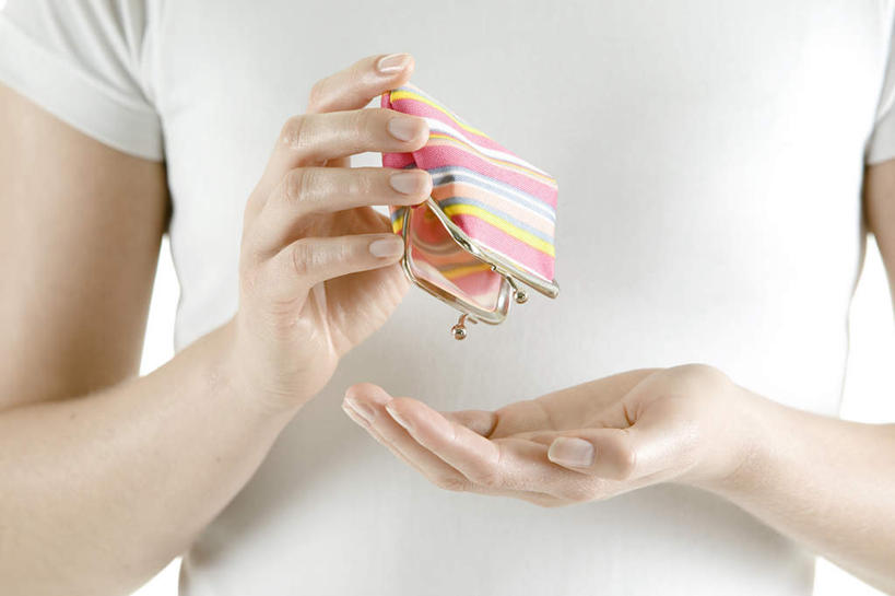 西方人,手,一个人,站,横图,室内,特写,白天,白色背景,正面,钱,欧洲,欧洲人,双手,仅一个年轻女性,仅一个女性,仅一个人,握,服装,钱币,拿,拿着,休闲装,一个,衣服,白色,站着,休闲,手部,休闲服,握着,金融,摄影,服饰,皮夹子,钱包,影棚,经济,单个,零钱包,皮夹,流通,贸易,货币,现金,硬币,年轻女性,女人,女性,白种人,站立,半身,彩图,影棚拍摄,拍摄