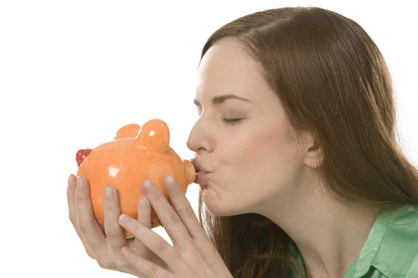 西方人,脸,头,脸颊,手,一个人,闭眼,捧,吻,竖图,室内,特写,白天,白色背景,侧面,猪,欧洲,欧洲人,仅一个年轻女性,仅一个女性,仅一个人,服装,休闲装,一个,衣服,动物,容器,休闲,手部,休闲服,橙色,储蓄罐,器皿,家畜,储蓄,存钱,金融,理财,摄影,服饰,牲畜,影棚,经济,单个,资金,存钱罐,存款,流通,贸易,贮钱罐,储钱罐,扑满,年轻女性,女人,女性,白种人,头部,脸部,脸蛋,面部,闭眼睛,闭着眼,闭着眼睛,端,端着,捧着,亲,亲吻,手捧,半身,彩图,影棚拍摄,拍摄