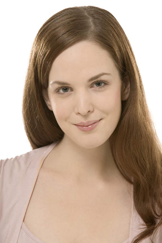 西方人,脸,头,脸颊,一个人,站,笑,微笑,竖图,室内,特写,白天,白色背景,正面,欧洲,欧洲人,仅一个年轻女性,仅一个女性,仅一个人,服装,注视,休闲装,衣服,观察,看,站着,休闲,休闲服,摄影,服饰,影棚,观看,察看,关注,年轻女性,女人,女性,白种人,头部,脸部,脸蛋,面部,站立,半身,彩图,影棚拍摄,拍摄